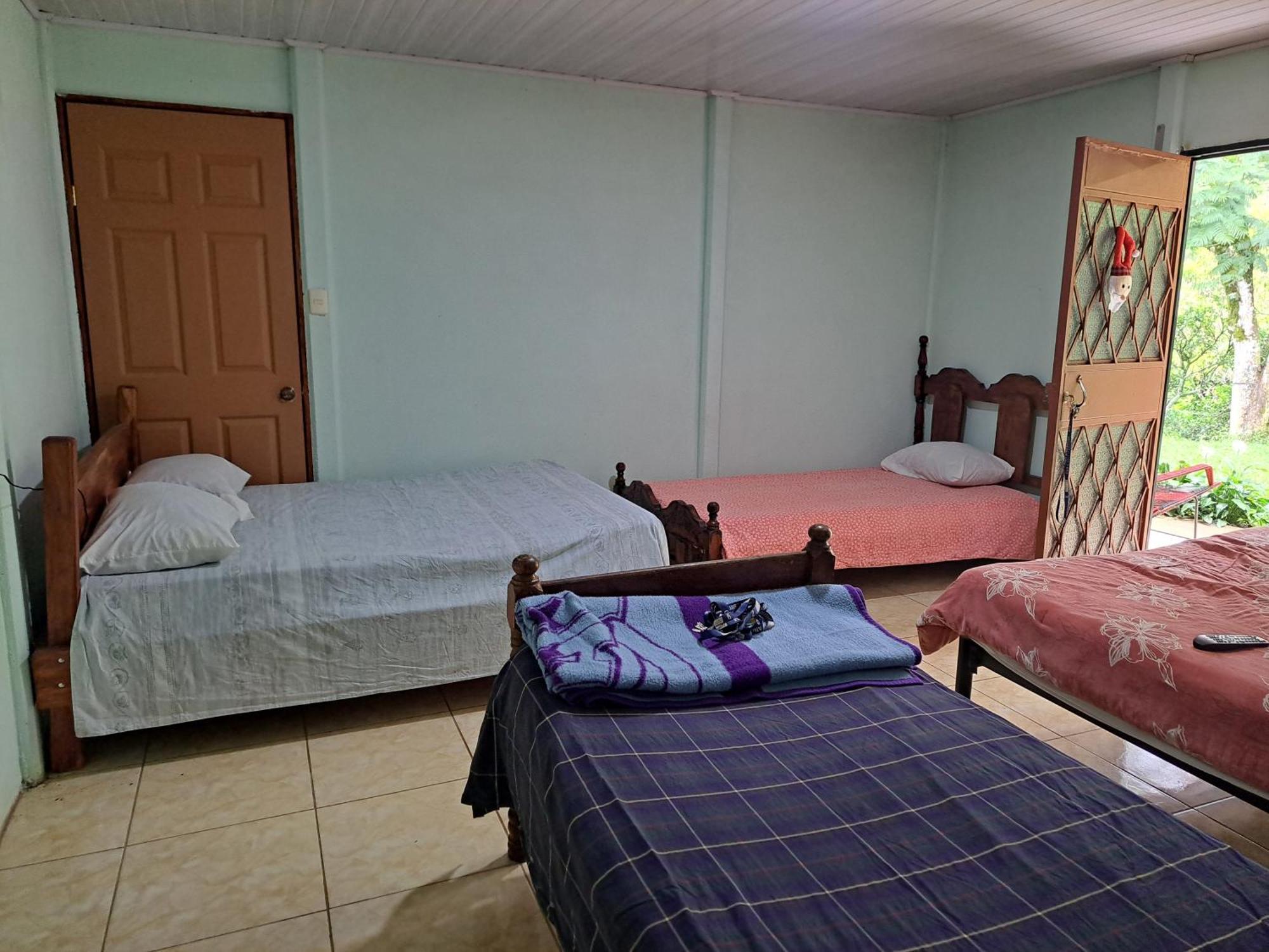 Hospedaje Luis Y Ana Pejibaye Habitación foto
