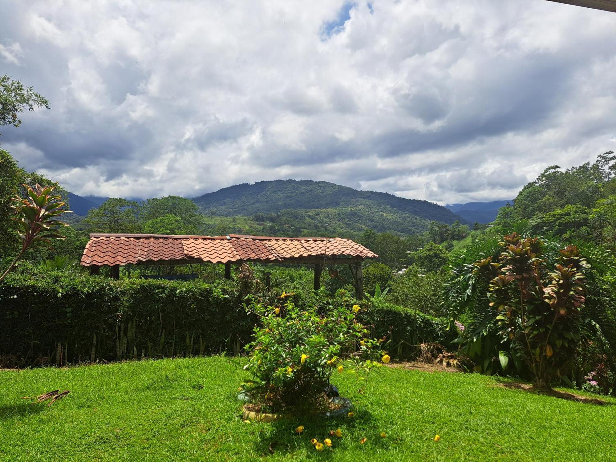 Hospedaje Luis Y Ana Pejibaye Exterior foto