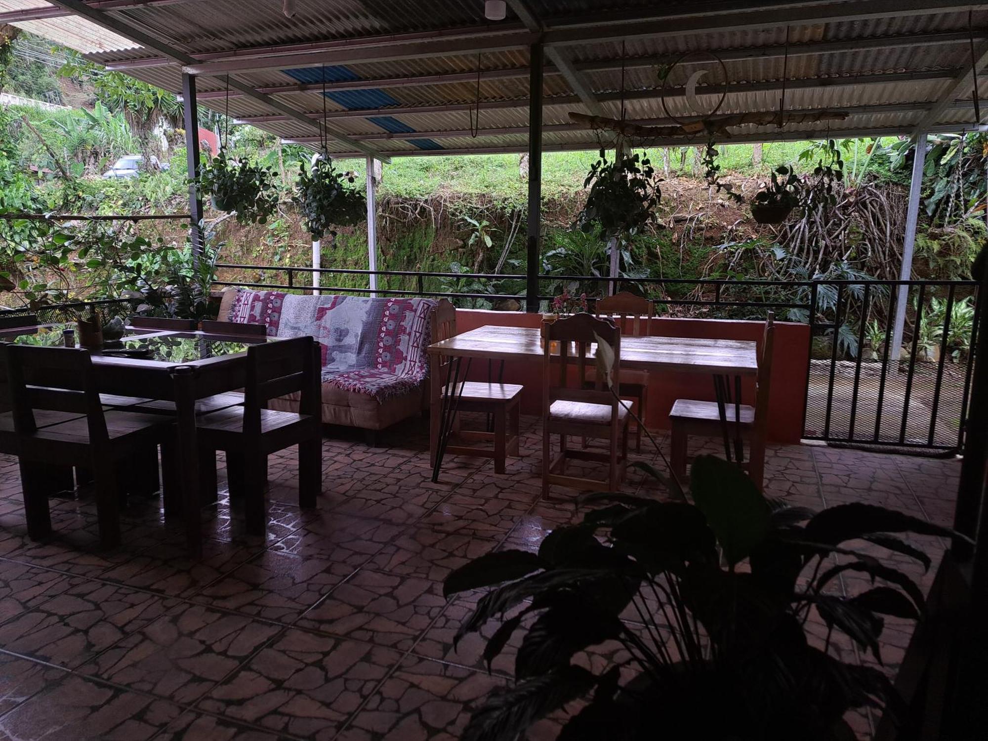 Hospedaje Luis Y Ana Pejibaye Exterior foto